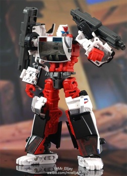 [Combiners Tiers] MAKETOYS MTCM-04 GUARDIA aka DEFENSOR - 2015-2016 - Page 3 MBRzP5Ld