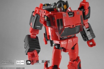 [Masterpiece Tiers] BADCUBE OTS-SP 01 SUNSURGE aka SUNSTREAKER DIACLONE - Sortie Mars 2016 - Page 2 Mt8bhZ3X