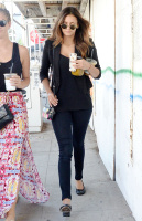 Nina Dobrev with Hilary at Alfred Coffee & Kitchen in West Hollywood (July 29) P1lVLC9D