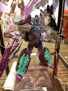 [Mastermind Creations] Produit Tiers - R-17 Carnifex - aka Overlord (TF Masterforce) - Page 2 WocLlDJd