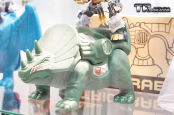 [Combiners Tiers] FANSPROJECT SAURUS RYU-OH aka DINOKING - Sortie 2015-2016 - Page 2 WuUW7XUc