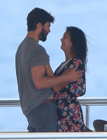 Nina Dobrev and Asustin Stowell enjoy the ocean off the cost the French Riviera (July 26) Y7u1pXEj