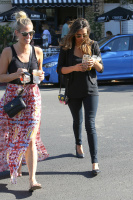 Nina Dobrev with Hilary at Alfred Coffee & Kitchen in West Hollywood (July 29) ZbTcuCKc