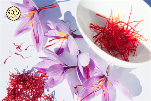 Saffron Là Gì? Những Cách Giúp Bạn Phân Biệt Được Saffron Thật Giả 06-dac-diem-cua-nhuy-hoa-nghe-tay