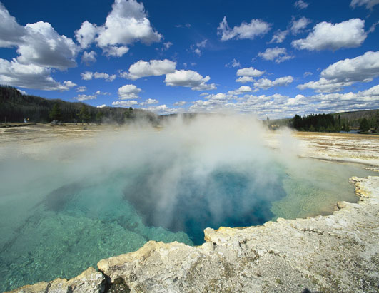 Top 10 ngọn núi lửa đẹp nhất thế giới Nm_yellowstone_080513_ssh