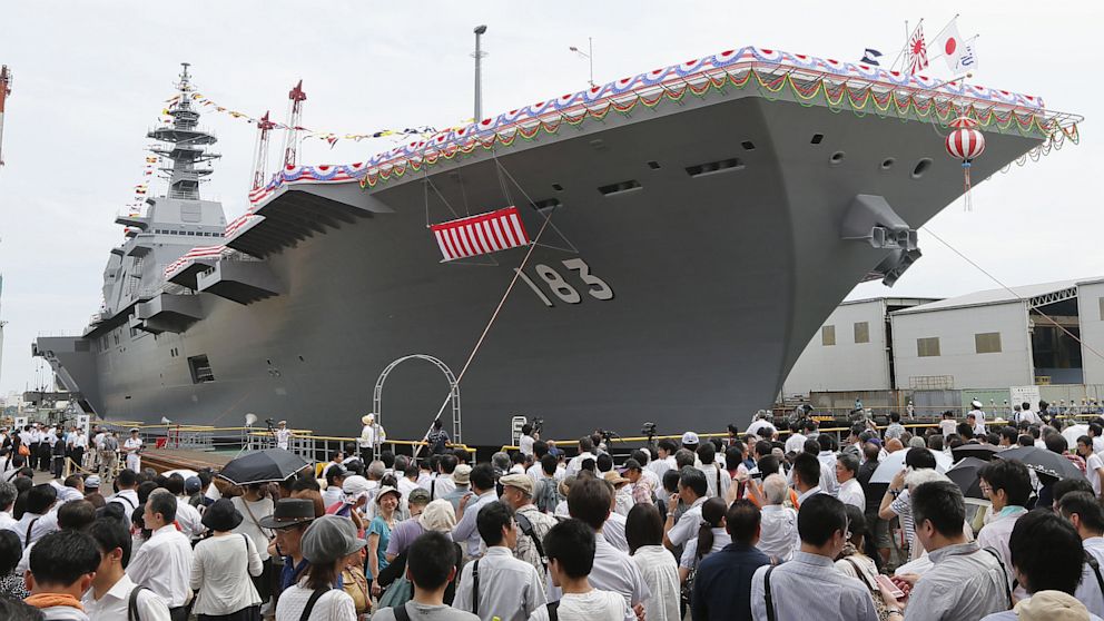 Japón planea construir un nuevo portahelicóptero. AP_izumo_dm_130806_16x9_992