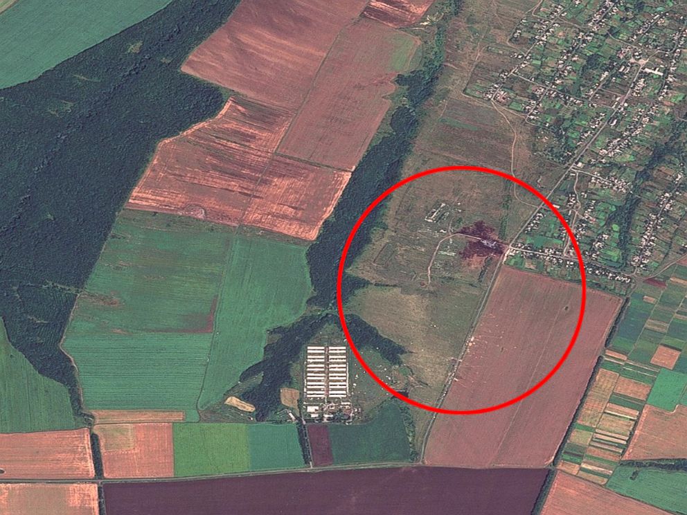 Se estrelló un 777 de Malaysian Airlines con 295 personas - Página 6 Ht_mh17_crash_site_satellite_imagery_01_jc_140721_4x3_992