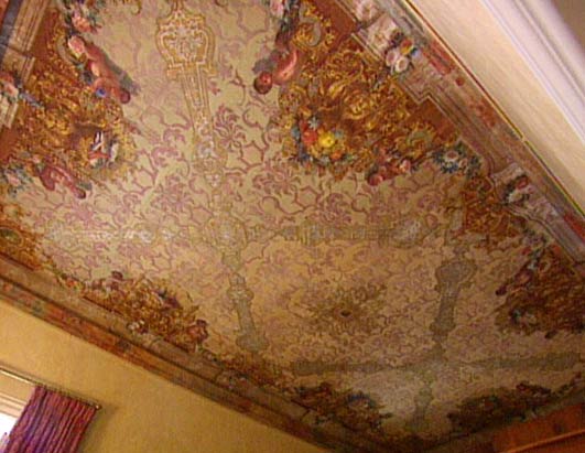 LAS CASAS DE LOS RICOS Y FAMOSOS - Página 4 Abc_clooney_ceiling_050929_ssh