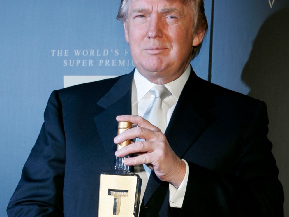 Zaokret u anketama: Trump pobjeđuje Hillary! AP_trump_vodka_mm_160309_4x3_992