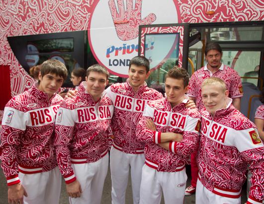 Críticas al uniforme de España para los Juegos de Londres 2012 - Página 4 Ap_2012_russia_olympic_uniform_nt_120712_ssh