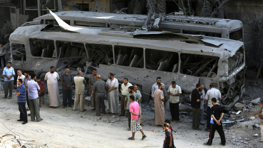 مقتل 12 فلسطينيا من بينهم زوجة قائد كتائب القسام وابنه في غارة على غزة 140820080512_gaza_3_512x288_bbc_nocredit