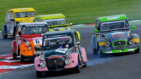 Loeb et Pikes Peak  2cv_racing_snetterton