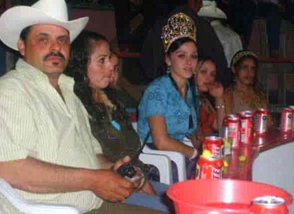 Circula libremente esposa de “El Chapo” entre EU y México L