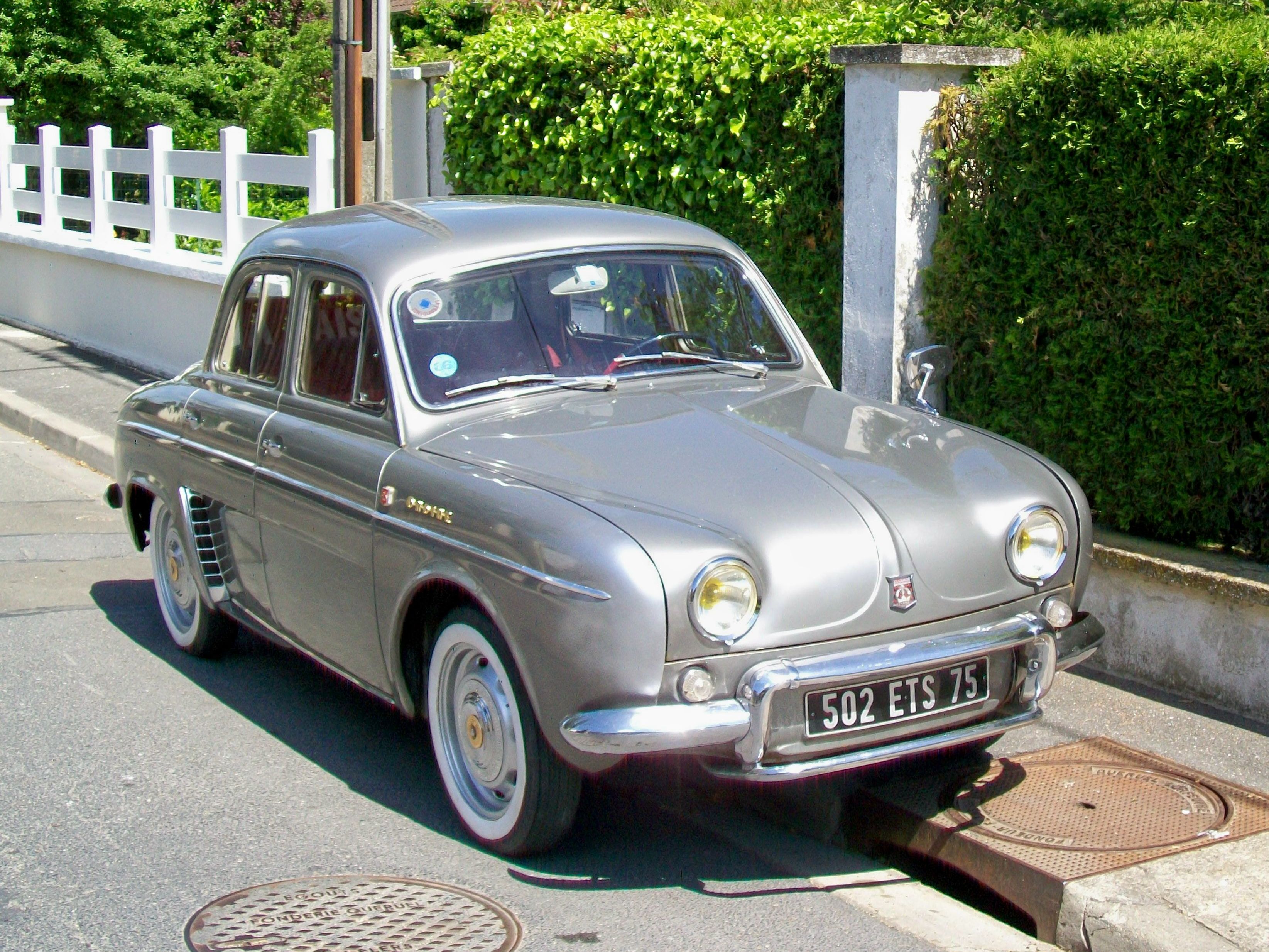 El coche de vuestros viejos Renault-ondine-08