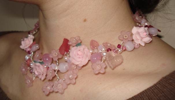 collier petites fleurs roses Bijoux2-075