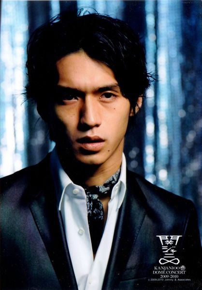 Photos de Ryo - Page 4 Ryo-Kanjani8-Dome-Concert-2009-2010-Promo-PO-3