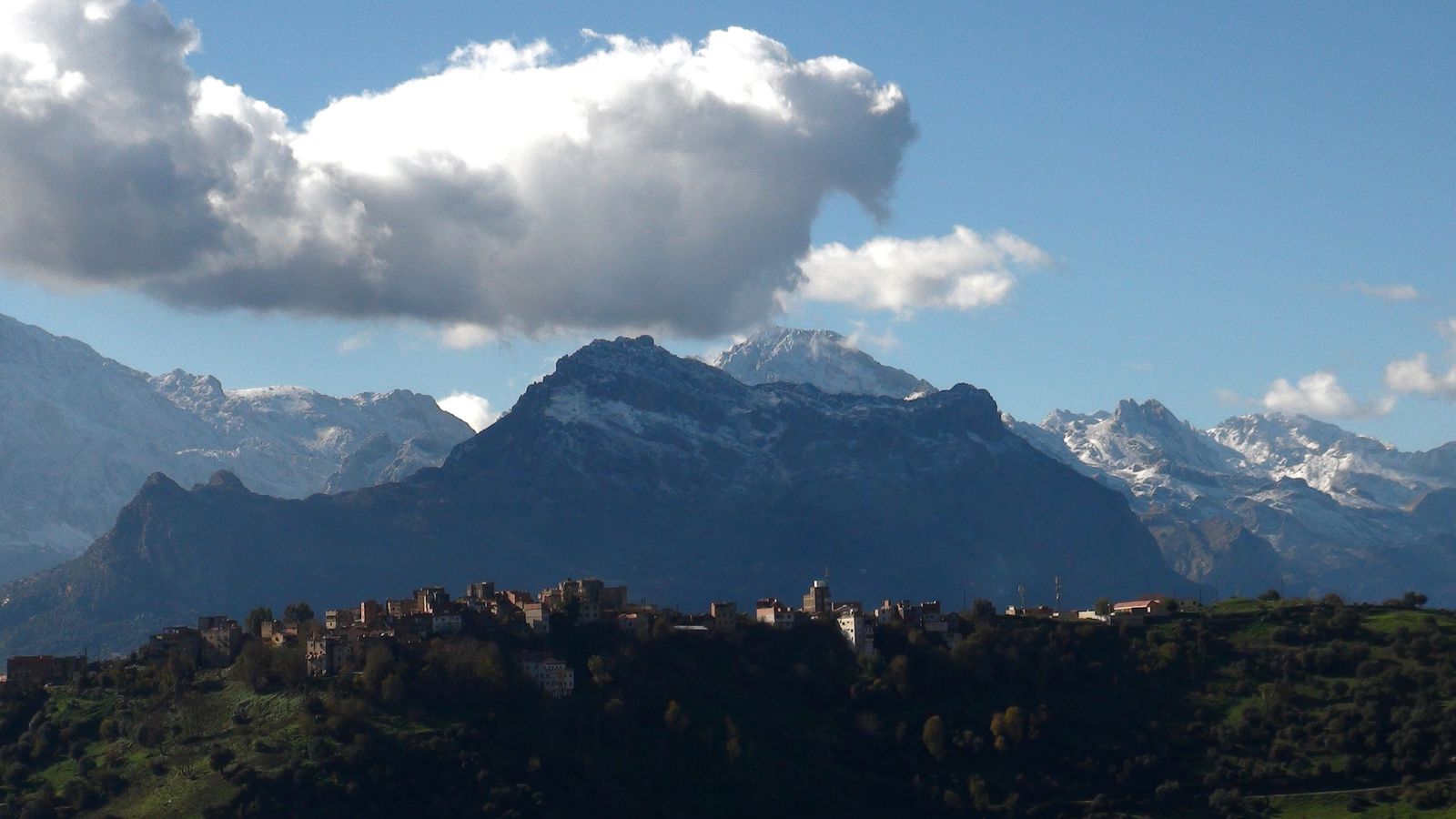 صور من منطقة " جرجرة " بالجزائر Ait-Abbas-Djurdjura-DSC04107