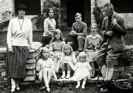 Challenge Mitford Mitford-Family-1