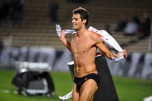 des photos, des stars : uniquement. - Page 8 Gourcuff-torse-nu