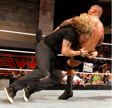 توقيع عقد مبارة ايدج ضد راندي اورتن على لقب بطولة العالم للوزن الثقيل رويل رمبل  Orton-vs-Edge-spear