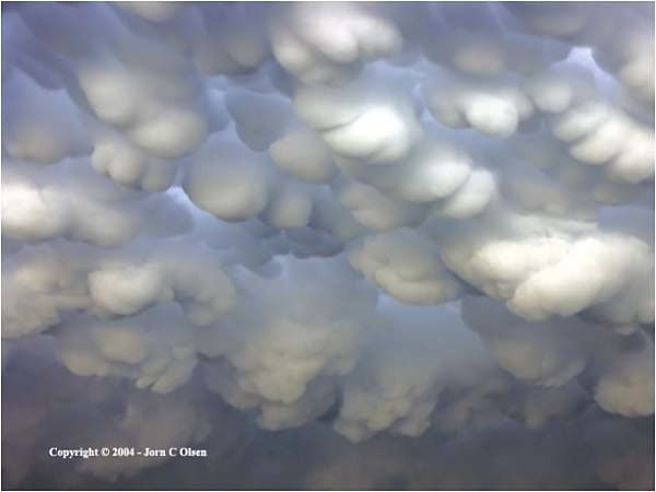 Un nuage en rouleau rare a Warrnambool, Australie Nuage-Mammatus-02