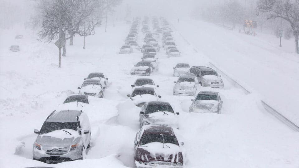 La Presse - Page 18 Autoroute-bloquee-sous-la-neige