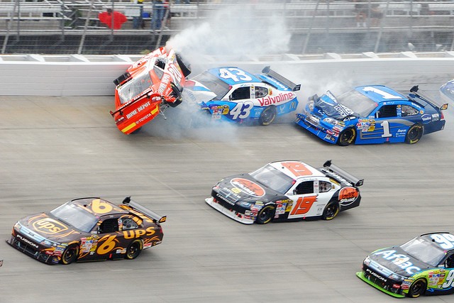 Photos spectaculaires de courses - Page 31 Course-nascar