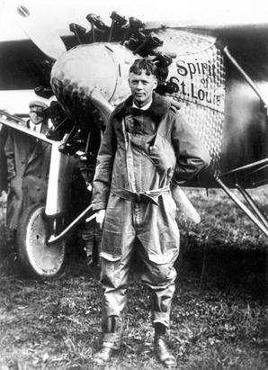 ephemeride - Page 15 Gty_charles_lindbergh_plane_portrait_1927_ss_thg_120516_ssv