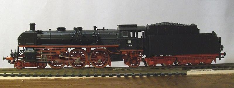 BR 18 505 und Bayr. S3/6 Revell 1:87 - Seite 2 18505fertigseitlichlinv61j