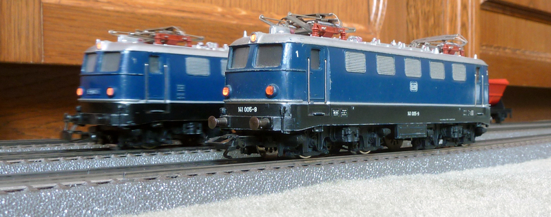 Märklin E 41 mit Einfachlampen (Lichtleiter optisch verbessert)  351od7