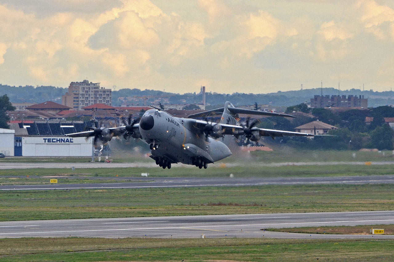 Toulouse-Blagnac [LFBO/TLS], 13/10/13-17/10/13 A400takeoff55kio