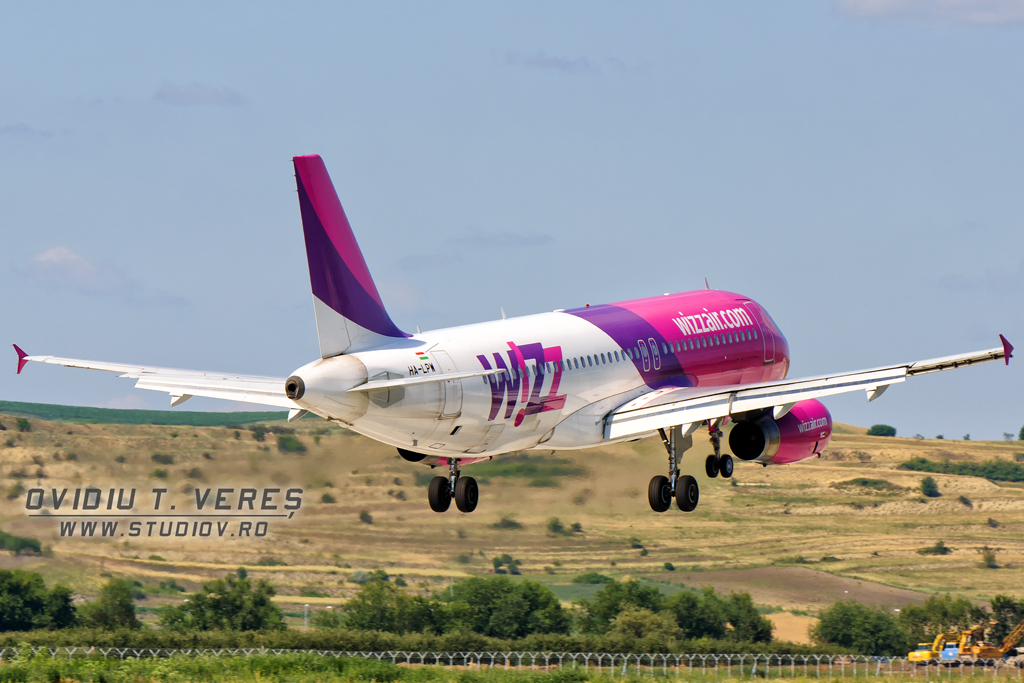 Aeroportul Cluj Napoca - Iulie 2014   Dsc_0651_logo_1024pxo4jj9