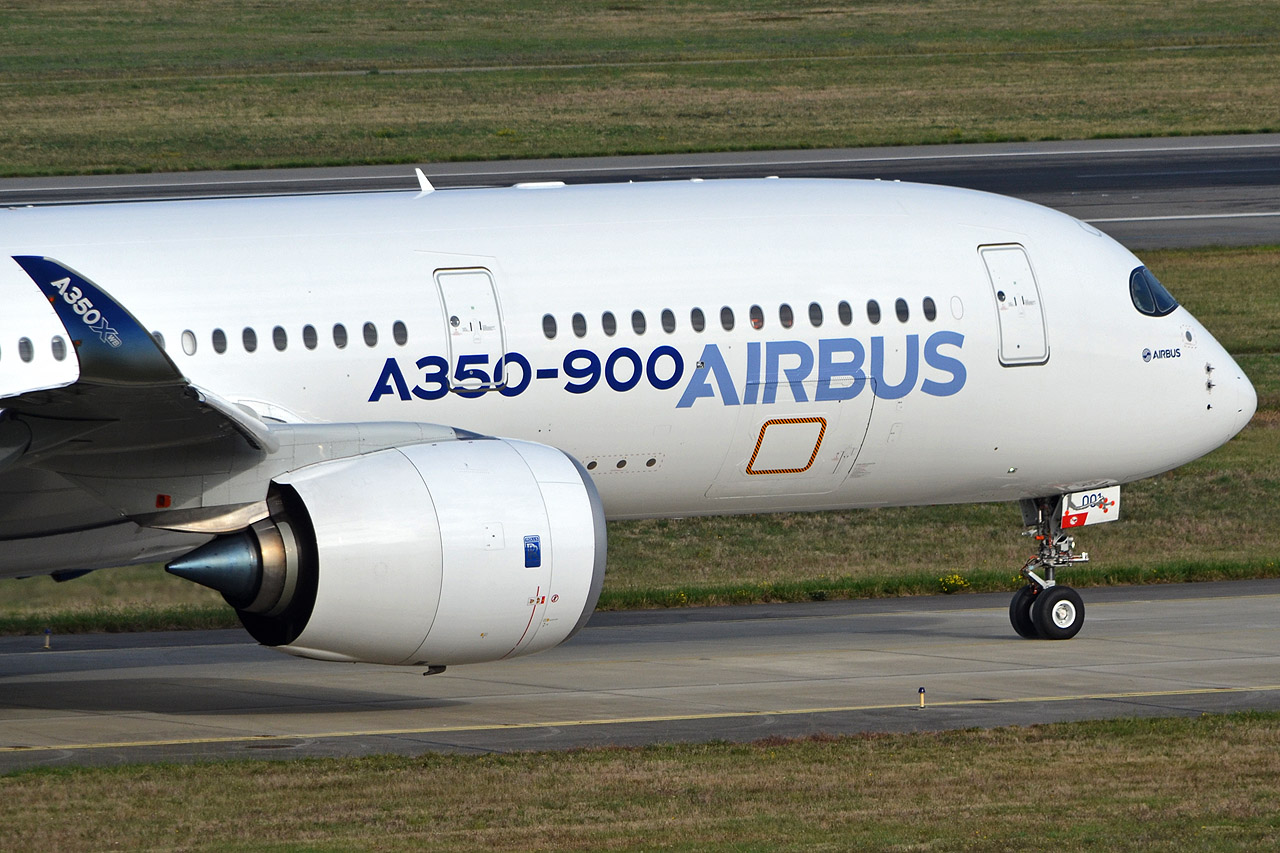 Toulouse-Blagnac [LFBO/TLS], 13/10/13-17/10/13 F-wxwb_closeup_1280f7sa7