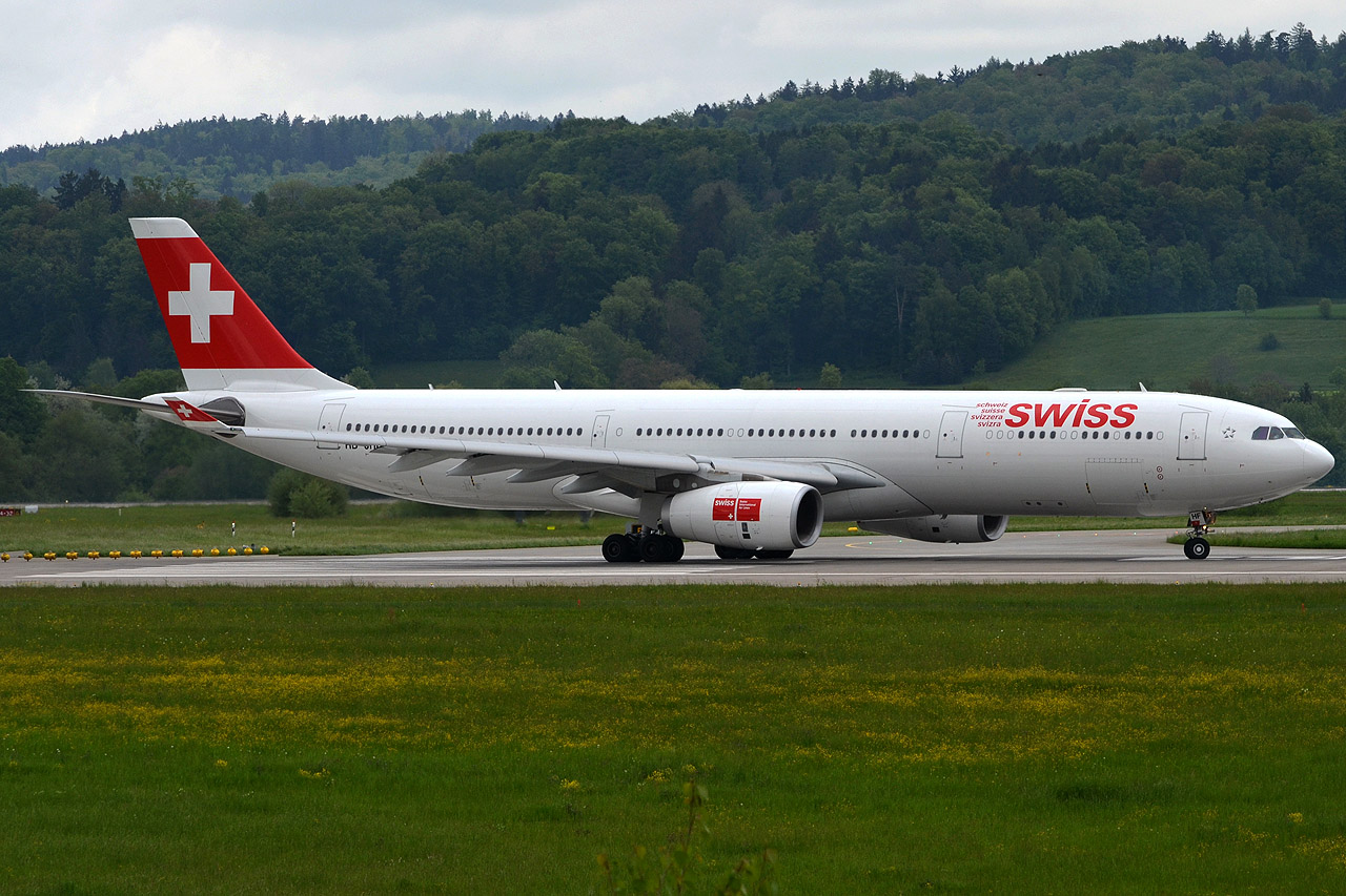 Zurich-LSZH, 11/05/2013 Hb-jhf_lineup_1280a8p9y