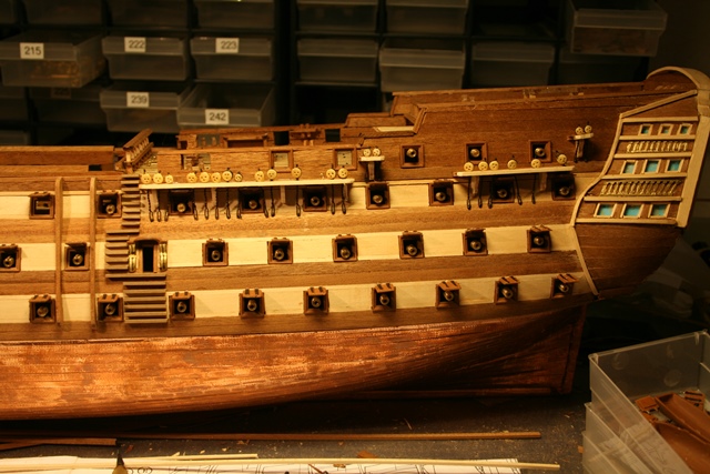 Baubericht - HMS Victory von Constructo in 1/98  - Seite 2 Img_0448rnsuj