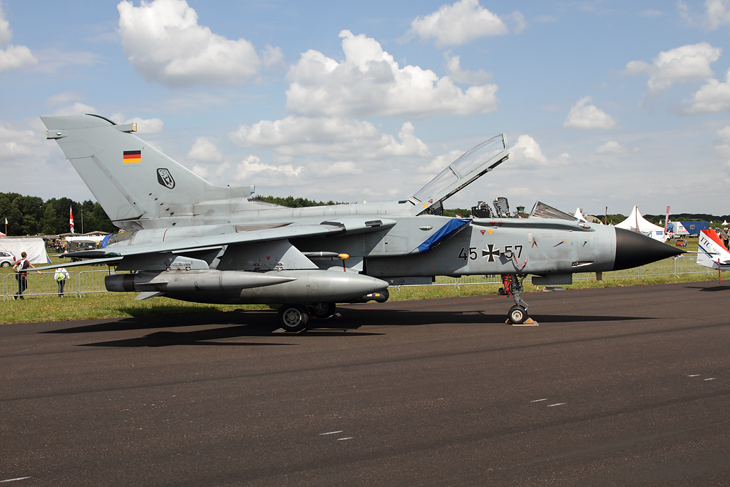 Luchtmachtdagen Gilze-Rijen 21.06.2014 Img_92633csq2