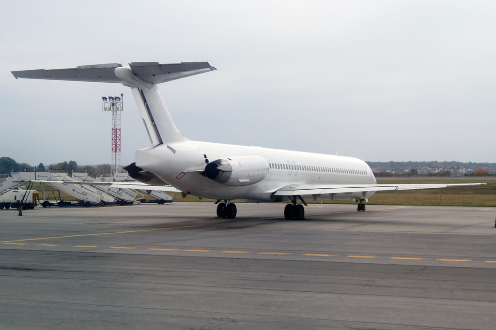 Aeroportul Bucuresti - Henri Coanda / Otopeni (OTP / LROP) -Octombrie 2013   Md-8071unz