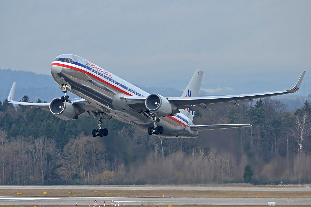 ZRH/LSZH, le 15 fvrier 2014 N352aa_1280sxshm