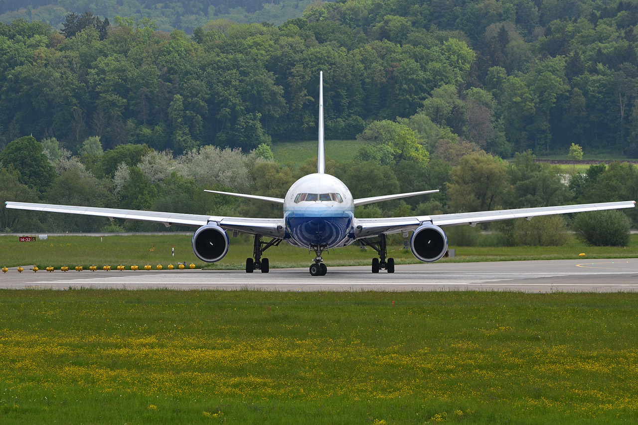 Zurich-LSZH, 11/05/2013 N660ua_lineup_1280fppox