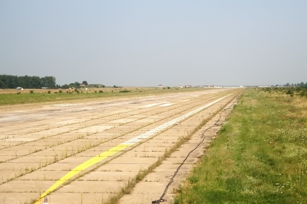 Aeroportul Craiova - August 2014 Pistacrapojmo