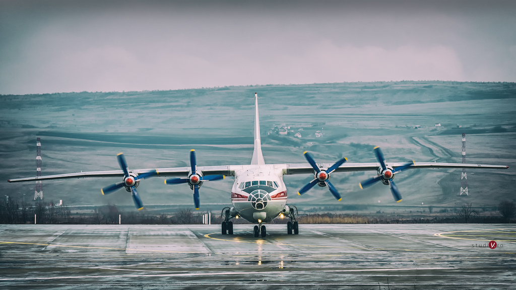 Aeroportul Cluj Napoca - Martie 2015 Stv_3198_logo5jkdv