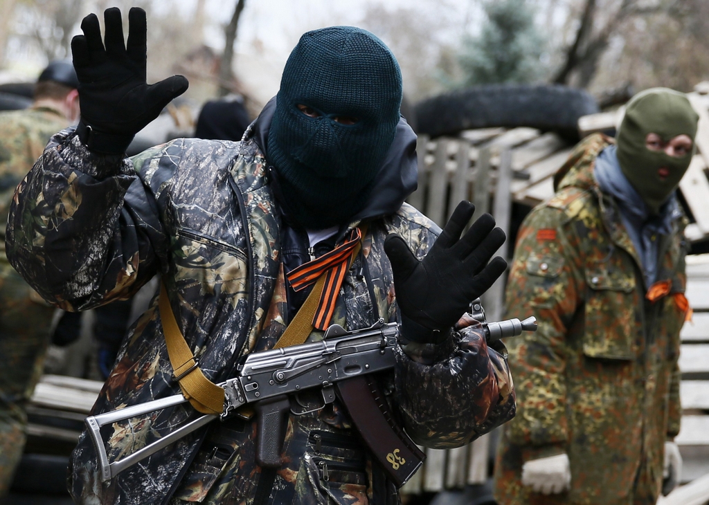 Ucrania destituye al presidente Yanukovich. Rusia anexa la Peninsula de Crimea, separatistas armados atacan en el Este. - Página 21 Ukr195vfqf7
