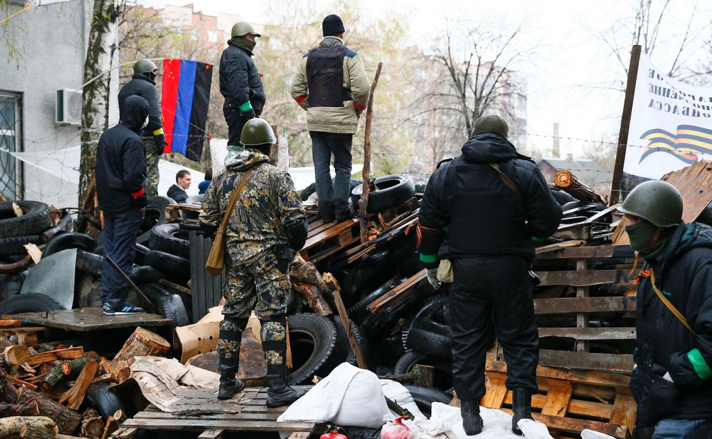 Ucrania destituye al presidente Yanukovich. Rusia anexa la Peninsula de Crimea, separatistas armados atacan en el Este. - Página 21 Ukr212d3jb4