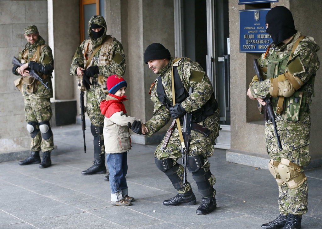 Ucrania destituye al presidente Yanukovich. Rusia anexa la Peninsula de Crimea, separatistas armados atacan en el Este. - Página 21 Ukr223vlkwm