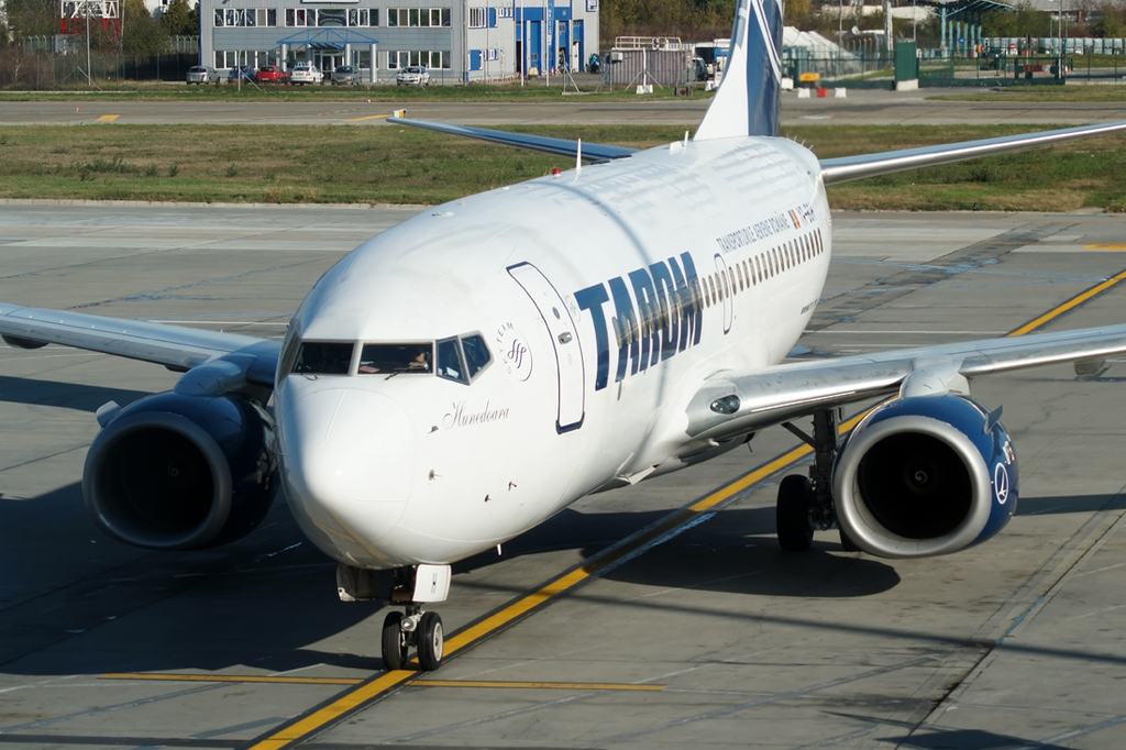 Aeroportul Bucuresti - Henri Coanda / Otopeni (OTP / LROP) - Noiembrie 2013   Yr-bgh1avons