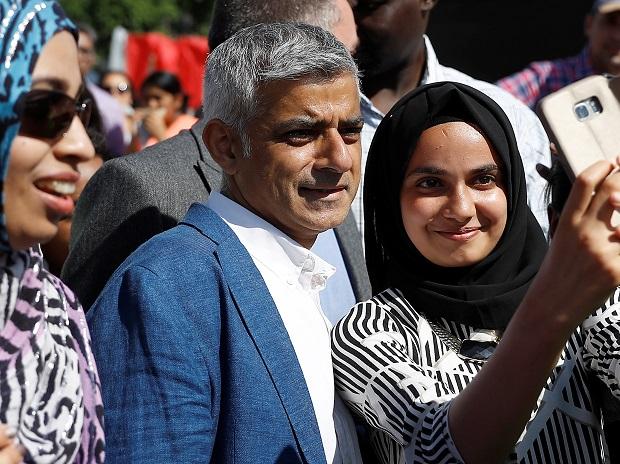 Trump retransmet trois vidéos anti-musulmans sur son Compte Twitter ! Sadiq-Khan-the-Proud-Muslim-London-Mayor
