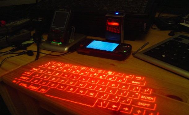 كيف كانت حياتنا قبل اختراع الهواتف الذكية ؟ Virtual-keyboard-610x370