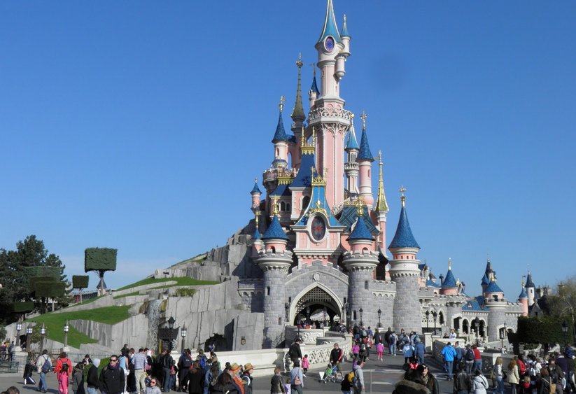  أشهر ملاهي حول العالم Disneyland-Paris