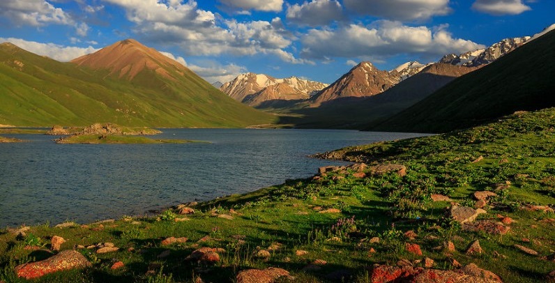 خريفات - صفحة 2 Mountains-in-Kyrgyzstan