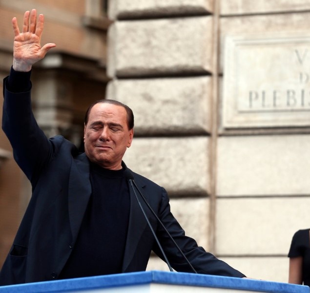 صور: لحظات بكى فيها قادة العالم Silvio-berlusconi